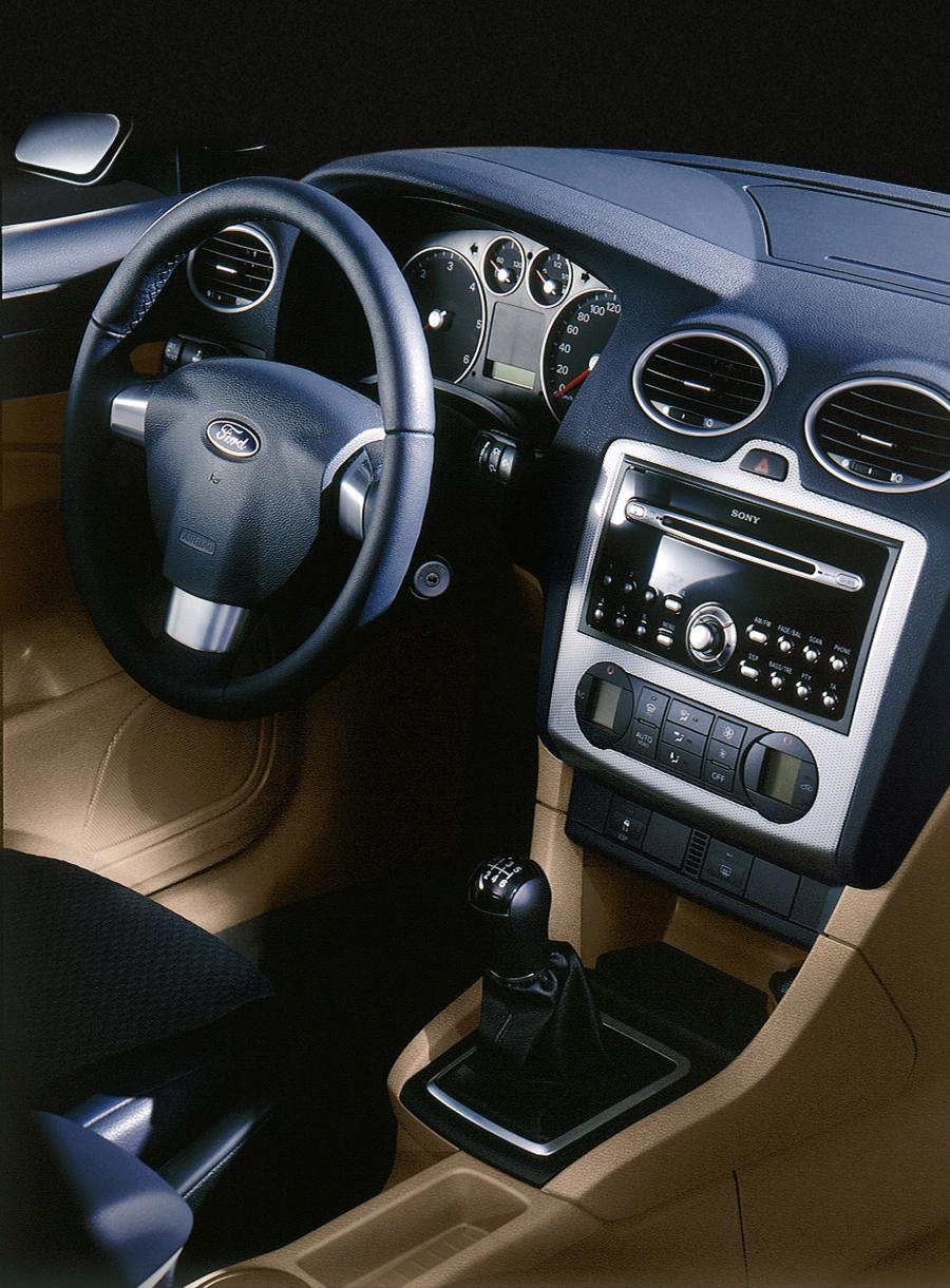  Ford Focus 2005 года  (фото 37 из 116)